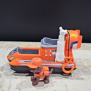 PAW Patrol Ultimate Rescue - Zuma Hovercraft with Moving Propellers & Figure Toy